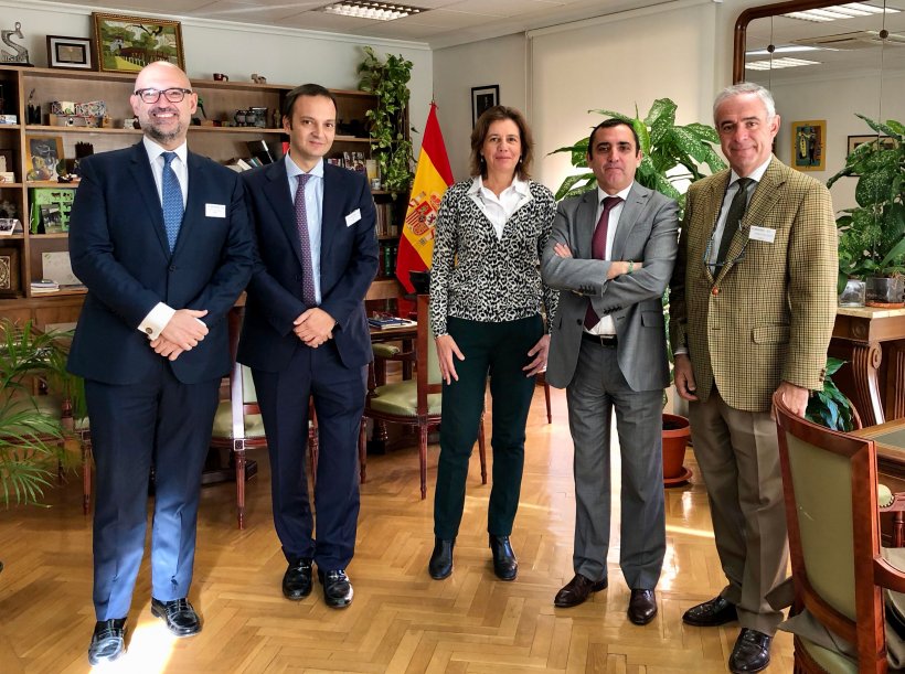 En la foto de izquierda a derecha: Santiago de Andr&eacute;s, Andr&eacute;s Fern&aacute;ndez, Beatriz Mu&ntilde;oz, Valent&iacute;n Almansa y Juan Carlos Castillejo.
