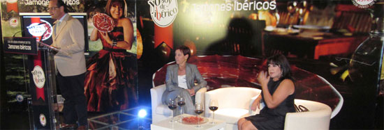 José María Molina, presidente de ASICI, presentando la campaña. Margarita Arboix y Loles León le acompañan