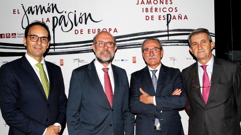 De izquierda a derecha: Jes&uacute;s P&eacute;rez (director de comunicaci&oacute;n de Asici), Exmo. Juan L&oacute;ipez Doriga (embajador de Espa&ntilde;a en Mexico), Francisco Javier Morato (Presidente de Asici), Rafael Bolivar (consejero de agricultura, pesca y alimentacion de la embajada espa&ntilde;ola en Mexico)
