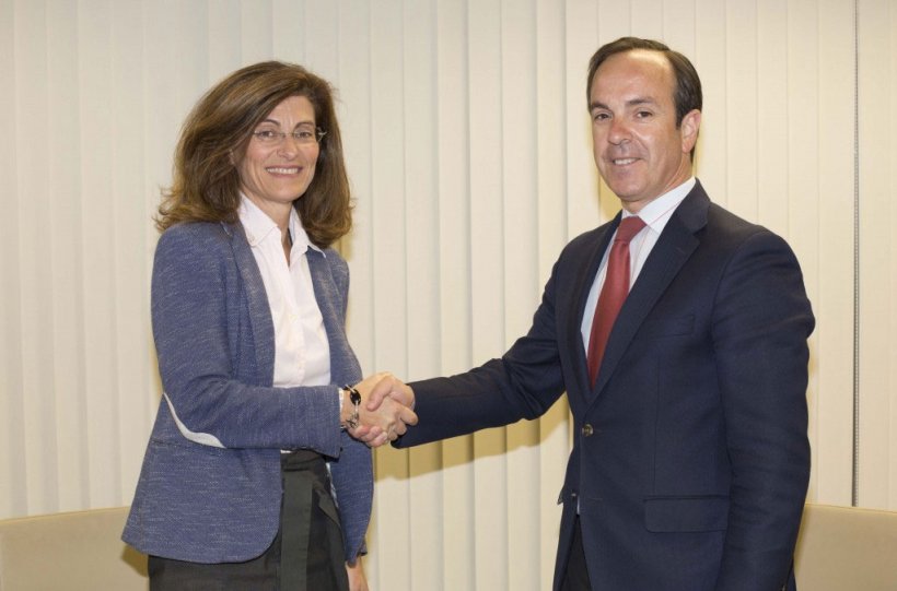 Beatriz Rivera, Directora General de ENAC, y Mauricio Garc&iacute;a de Quevedo, Director General de FIAB.
