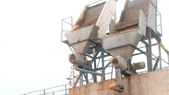 Figura 2. Separador s&oacute;lido/l&iacute;quido de tipo tamiz est&aacute;tico.
