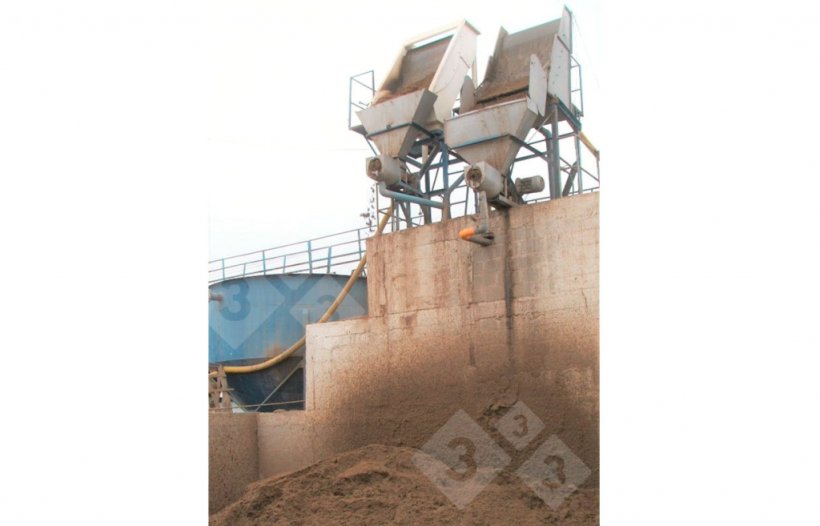 Figura 2. Separador s&oacute;lido/l&iacute;quido de tipo tamiz est&aacute;tico.
