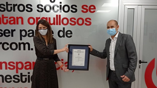 Monica Barroso, directora región sur en AENOR. José Ignacio Moríñigo, director general Ibercom cooperativa.