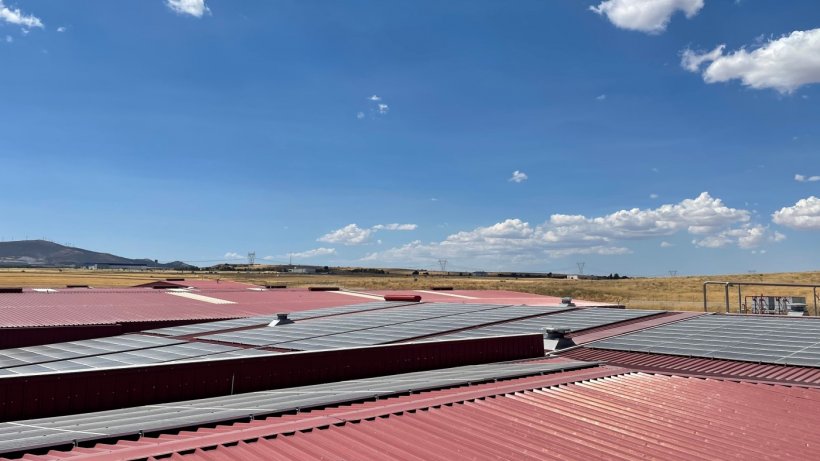 Instalación de energía fotovoltaica en ‘Hola Food’.