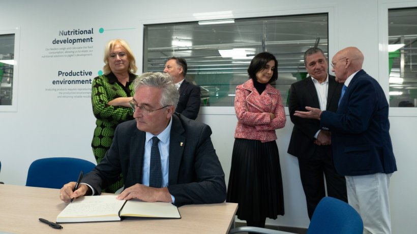 Momento de la inauguraci&oacute;n del nuevo Centro de Excelencia de Ballobar.
