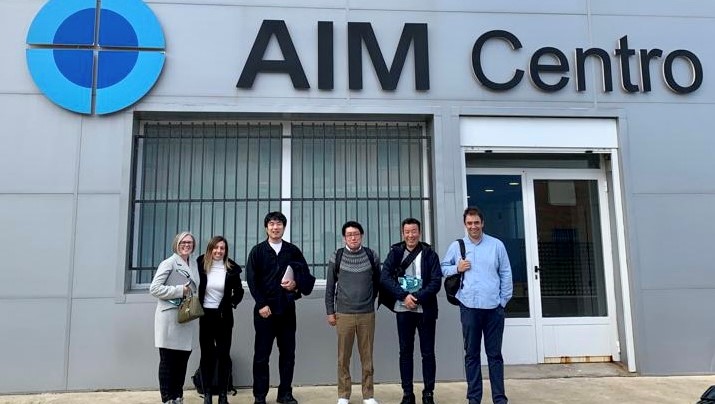 De izd a dch: Kyla Rypley (TN Internacional), Aurora Alvaro (Directora AIM Centro), Mitsunori Hayabusa (Mendel Japan), Shigeto Tahara, Masayuki Hosono (Mendel Japan), Mariano Rangil (Director AIM Ib&eacute;rica). Presente tambi&eacute;n en la visita Ra&uacute;l Gonzalez. (TN Internacional).
