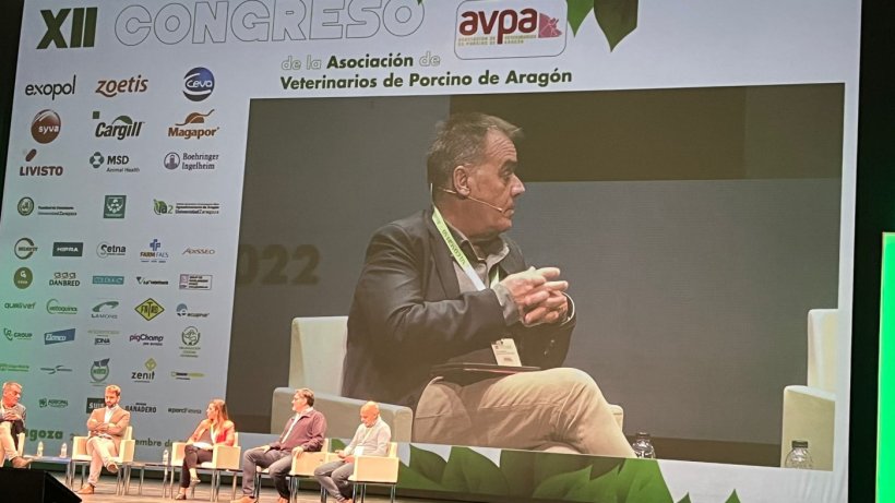 Francisco Colino, Director de Producci&oacute;n y Sanidad en Topigs Norsvin Espa&ntilde;a, la mesa redonda &quot;La gen&eacute;tica que viene en 2030, &iquest;Estamos preparados?&quot;&nbsp;del XII Congreso de la Asociaci&oacute;n de Veterinarios de Porcino de Arag&oacute;n (AVPA)
