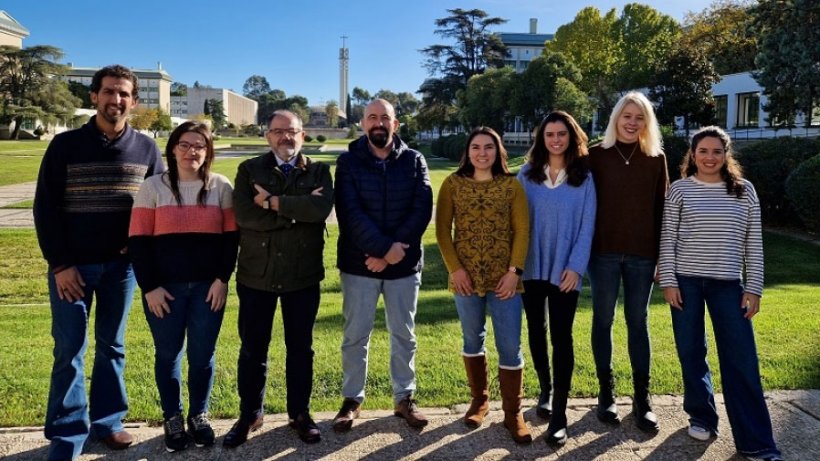 De izquierda a derecha: Jaime Gómez Laguna, profesor de la UCO y co-autor del trabajo, Irene Magdalena Rodríguez Gómez, profesora de la UCO y primera firmante del artículo, Librado Carrasco Otero, actual director general de Planificación de la Investigación de la Junta de Andalucía y último firmante del trabajo, Francisco José Pallarés Martínez, profesor de la UCO. También las becarias predoctorales del grupo UCO-PIG Fernanda Larenas Muñoz, Carmen Álvarez Delgado y Karola Fristiková. Por último, Inés Ruedas Torres, becaria postdoctoral del grupo UCO-PIG y coautora del artículo.