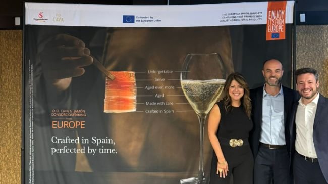 Doreen Colondres (izq.), embajadora de campaña, y Álvaro Díaz de Liaño (dcha.), director de Marketing y Promoción del CJSE.