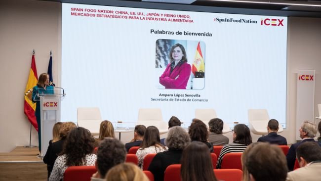 La secretaria de Estado Comercio, Amparo López Senovilla, junto a los consejeros económicos y comerciales de España en Londres, Gonzalo García; en Pekín, Ernesto Negredo; y en Nueva York, Verónica Samper; y el agregado comercial de España en Tokio, Arturo Lanz.