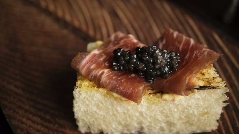 Brioche de presa y caviar
