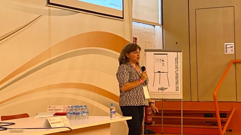 Marta Ferrer, miembro del servicio técnico de porcino de Vetia, en la ponencia titulada "Marcando la diferencia: Porvaxin Rota+Coli+Clos".