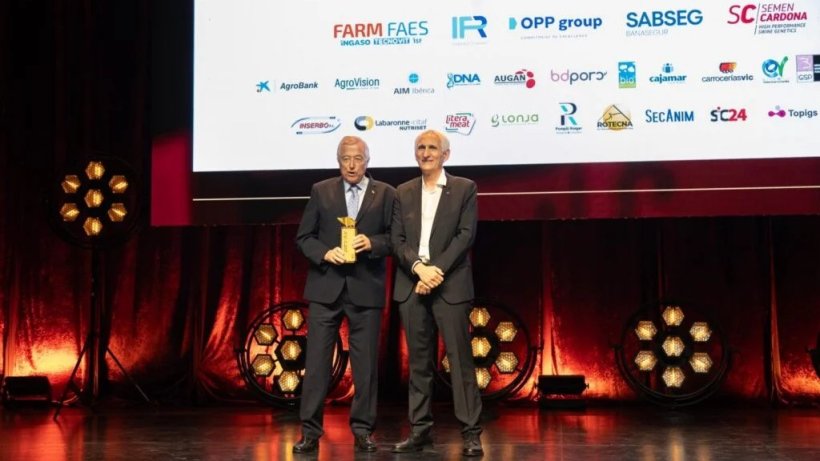 Premio especial IRTA 2025, a Josep Mar&iacute;a Rodi&eacute;, por su inestimable contribuci&oacute;n al sector porcino. Entrega Josep Usall, director general del IRTA.
