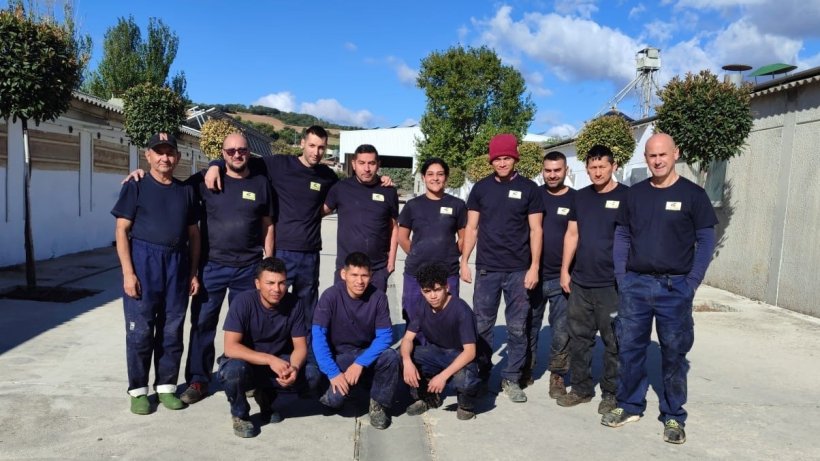 Foto 2. Equipo de la granja Sat 4835 Urra-Zurucuain
