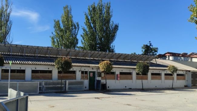 Instalaciones de la granja Sat 4835 Urra-Zurucuain