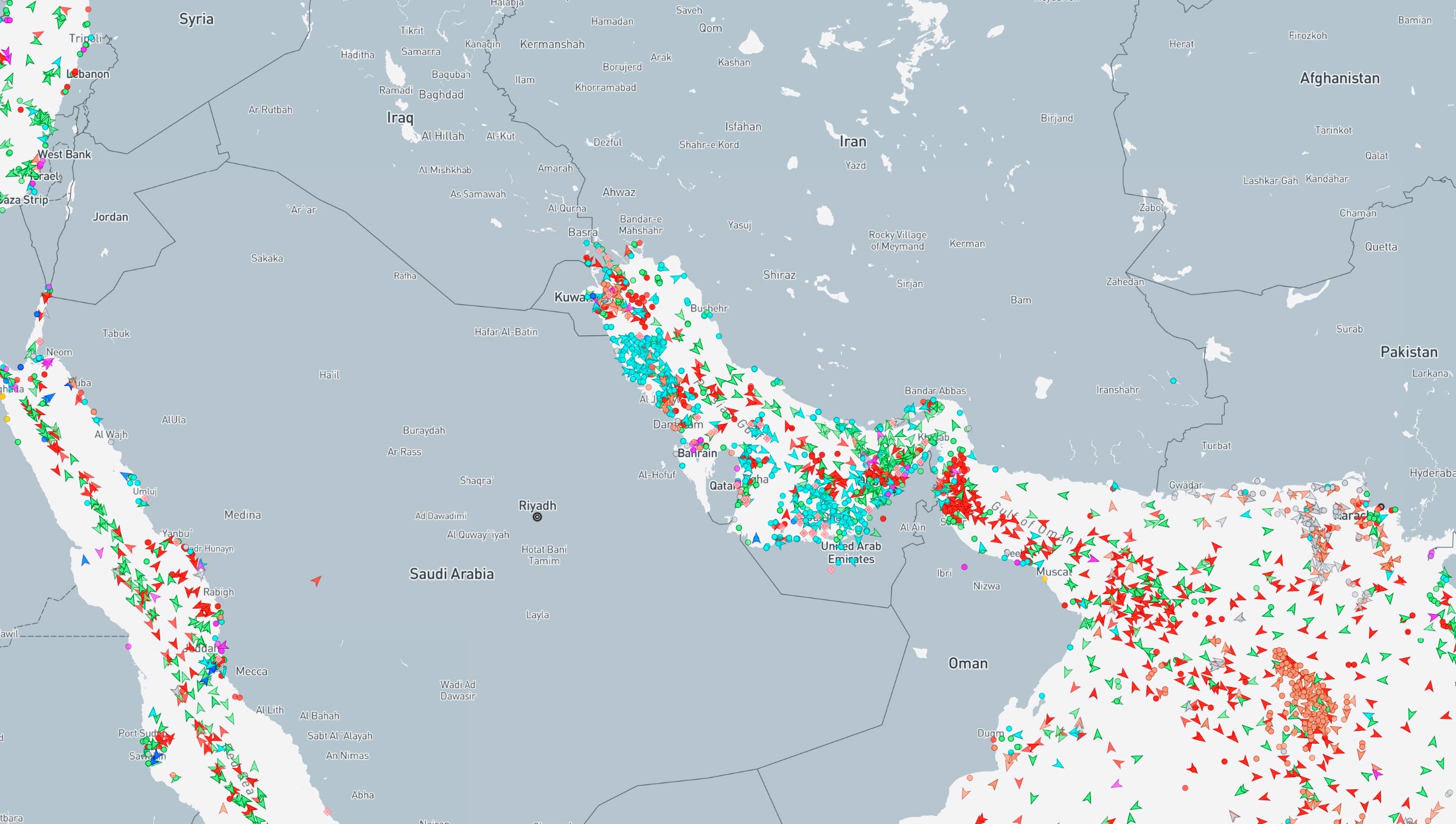Tr&aacute;fico mar&iacute;timo en el estrecho de Ormuz. Fuente: marinetraffic.com