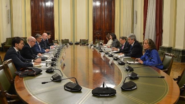 Spanish Minister of Agriculture, Luis Planas, met with pig farming representatives to discuss African swine fever.
