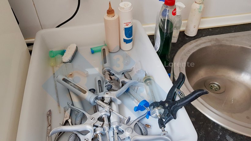 Figure&nbsp;9. Clean vaccination supplies.
