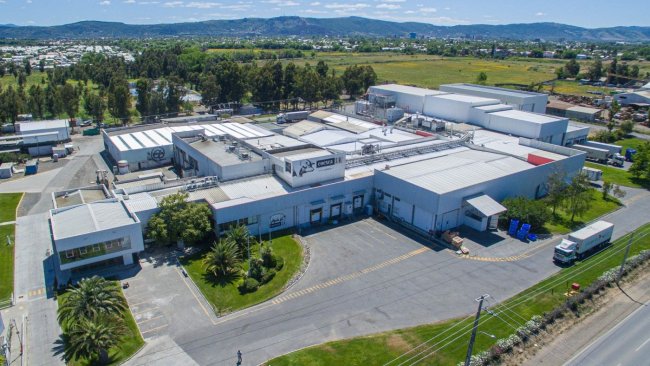 Luego de finalizar la segunda y última etapa del Carton Freezer, Coexca S.A. incrementó a 220 toneladas por día su capacidad para congelar distintos cortes de carne de cerdo.