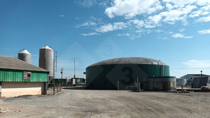 Planta de producci&oacute;n de biog&aacute;s mediante codigesti&oacute;n.
