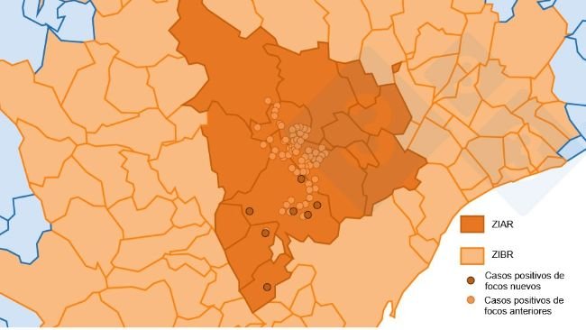 Localización detallada de los 162 casos de jabalíes silvestres detectados en la zona infectada. Círculo claro: casos de focos anteriores. Círculo oscuro: nuevos casos notificados (Fuente: Departament d’Agricultura, Ramaderia, Pesca i Alimentació).