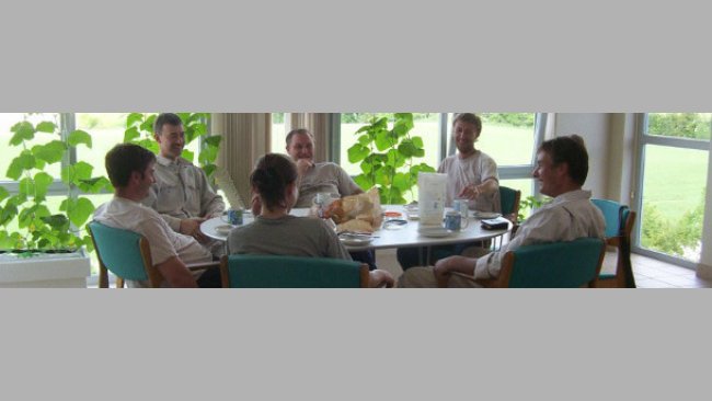 Reunión diaria a la hora del almuerzo para hablar de lo que tenemos hoy en la granja