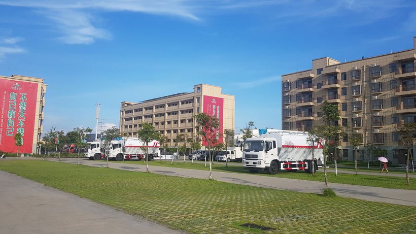 Foto 1: Edificios de apartamentos en la sede central de la empresa
