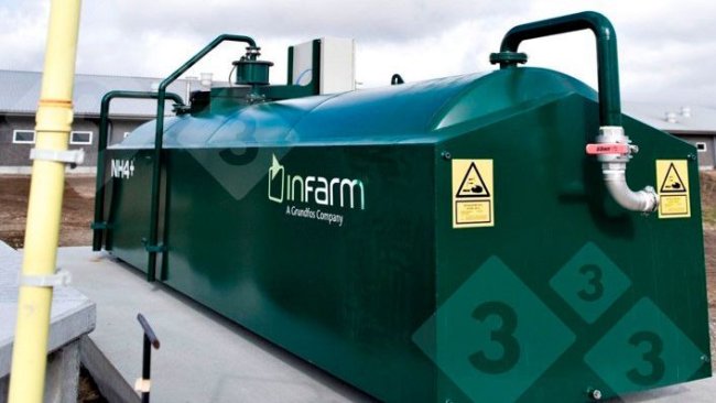 Figura 2. Tanque de almacén de ácido en una granja de cerdos en Dinamarca, que acidifica los purines en los fosos de las naves y el almacén exterior de forma controlada y automática.