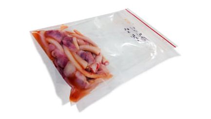 Schw&auml;nze und Hoden in einem Druckverschussbeutel
