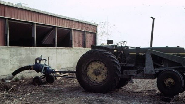 In diesem Geb&auml;ude h&auml;tte ein Schweineproduzent beinahe sein Leben verloren, als er w&auml;hrend des Aufr&uuml;hrens und Abpumpens der G&uuml;lle nach seinen Schweinen schauen wollte.
