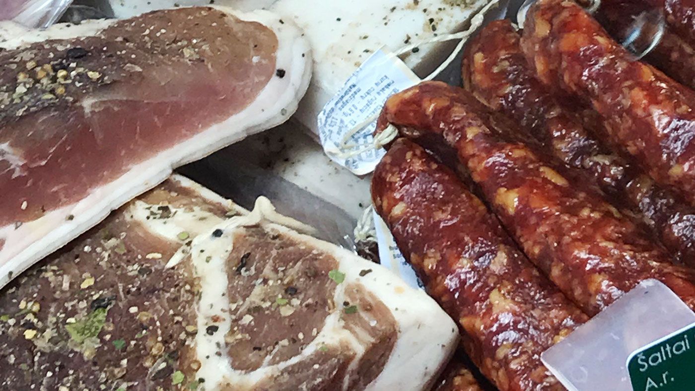 Gesalzene und gep&ouml;kelte Fleischprodukte
