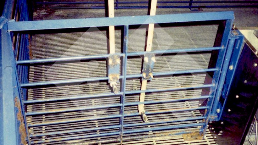 Abb.&nbsp;10:&nbsp;Einstellen der H&ouml;he der Tr&auml;nke
