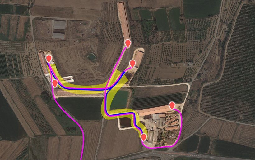 Imagen 3. Flujo de tr&aacute;fico actual. El cami&oacute;n interno se ha representado en azul y el externo en lila. El resaltado amarillo representa la zona de riesgo de contaminaci&oacute;n cruzada.
