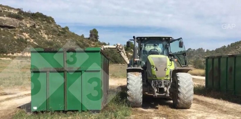 Figura 2. Cisternas de 50 m3 localizadas a pie de parcela, para facilitar la log&iacute;stica de transporte y aplicaci&oacute;n de purines. Foto gentileza de GAP (Gesti&oacute; Agroramadera de Ponent SCCL).
