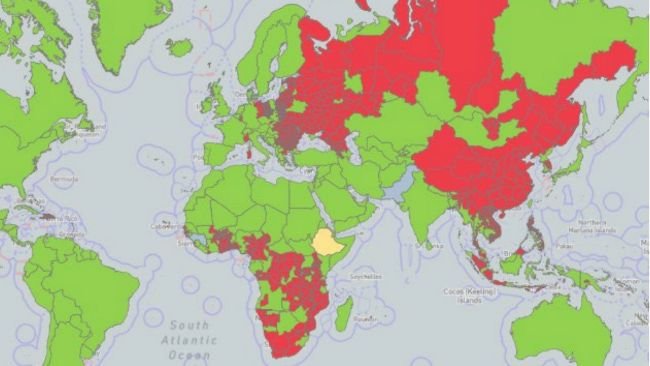 Distribución global acumulativa de peste porcina africana desde 2005. Áreas infectadas (informadas al menos una vez) se muestran en rojo, las áreas sospechosas en amarillo y las áreas libres en verde. Fuente: WOAH.