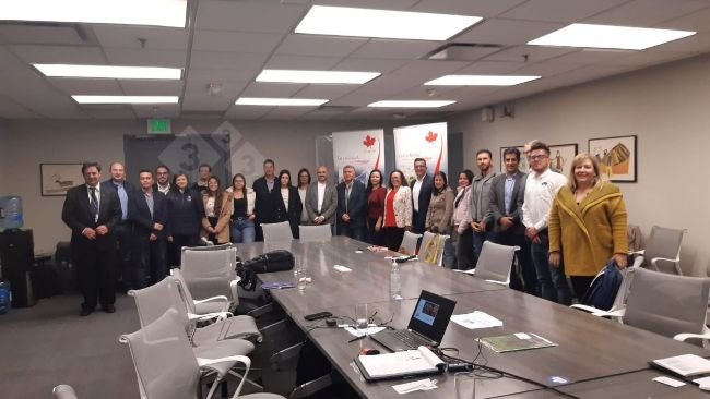 Asistentes al conversatorio “Retos de la industria porcina: Una mirada desde Canadá” 